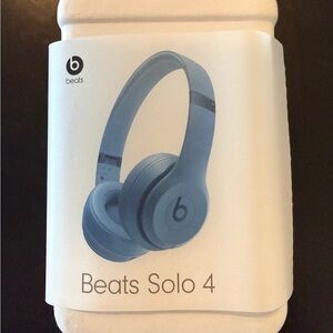 Beats by Dre Solo 4 Over-Ear Headphones - Light Blue